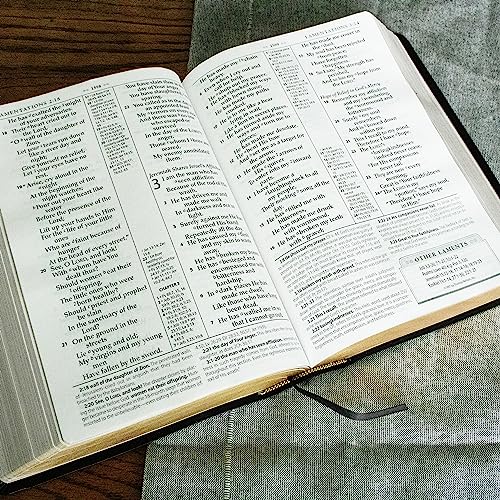 The NASB, MacArthur Study Bible, Large Print, Hardcover, 1995 Text: Unleashing God's Truth One Verse at a Time (Holy Bible, New American Standard Bible) [Hardcover] [2010] Thomas Nelson